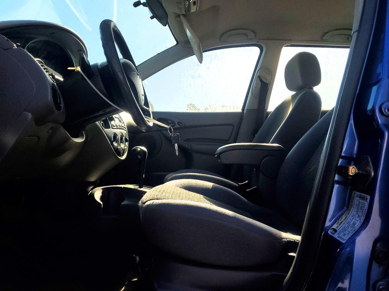 2004 FORD FOCUS photo 7