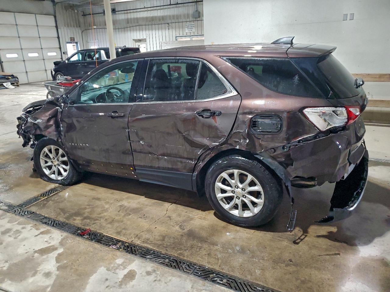 2020 CHEVROLET EQUINOX LT photo 2