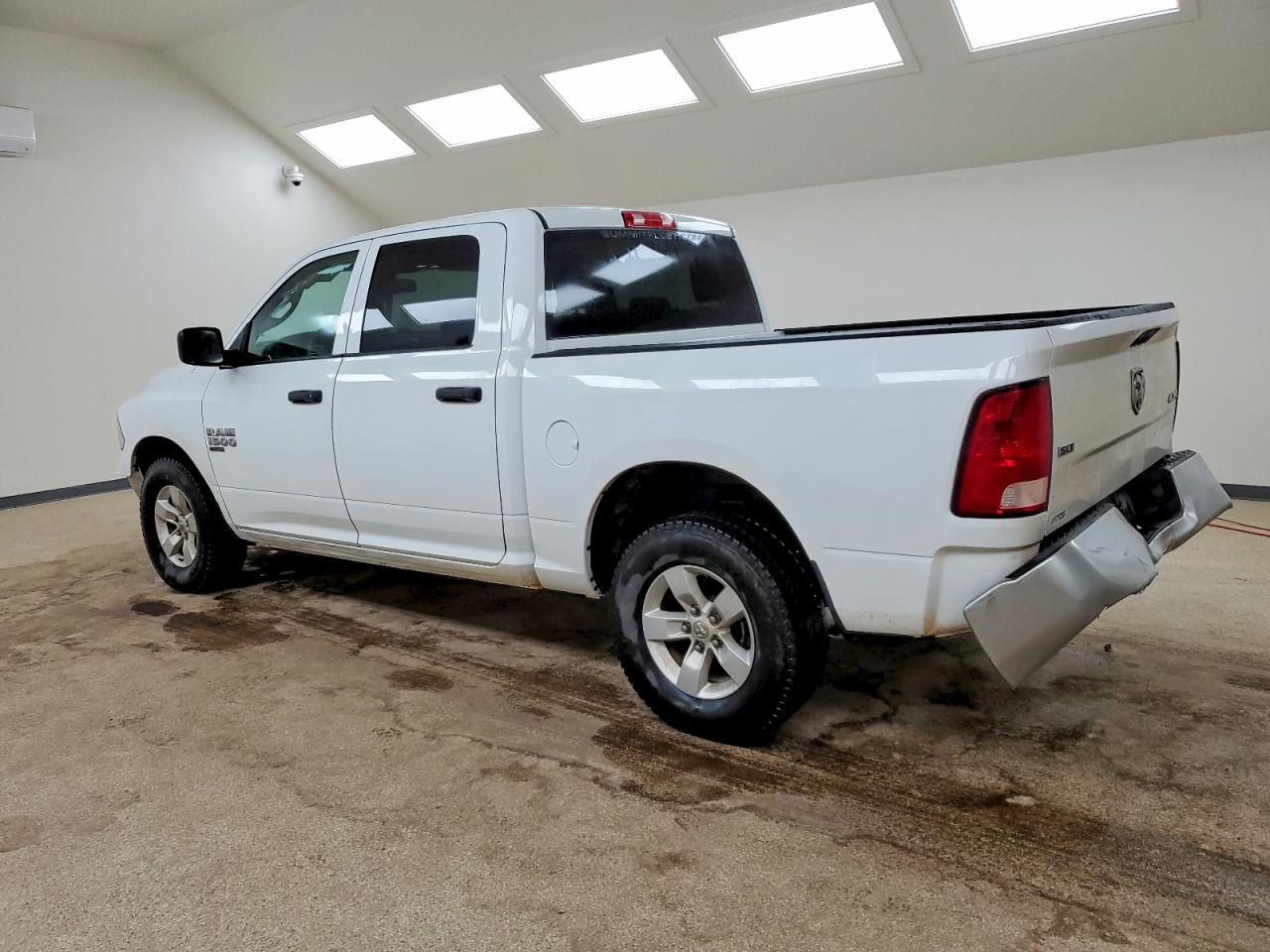 2023 RAM 1500 CLASSIC SLT photo 2