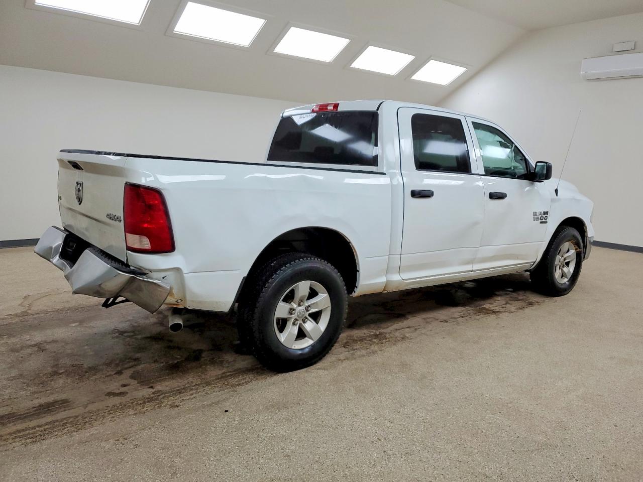 2023 RAM 1500 CLASSIC SLT photo 3
