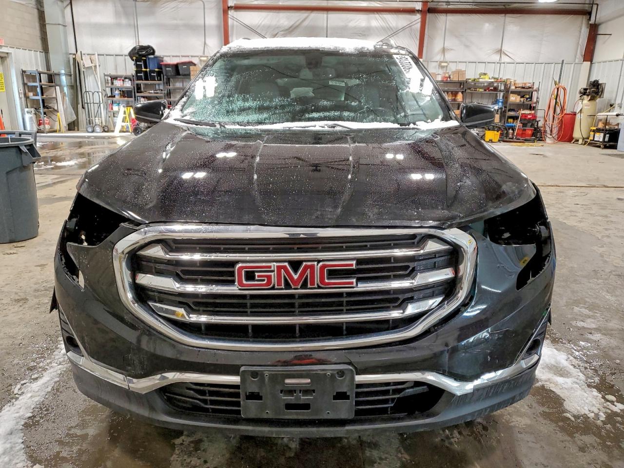 2018 GMC TERRAIN SLT photo 5