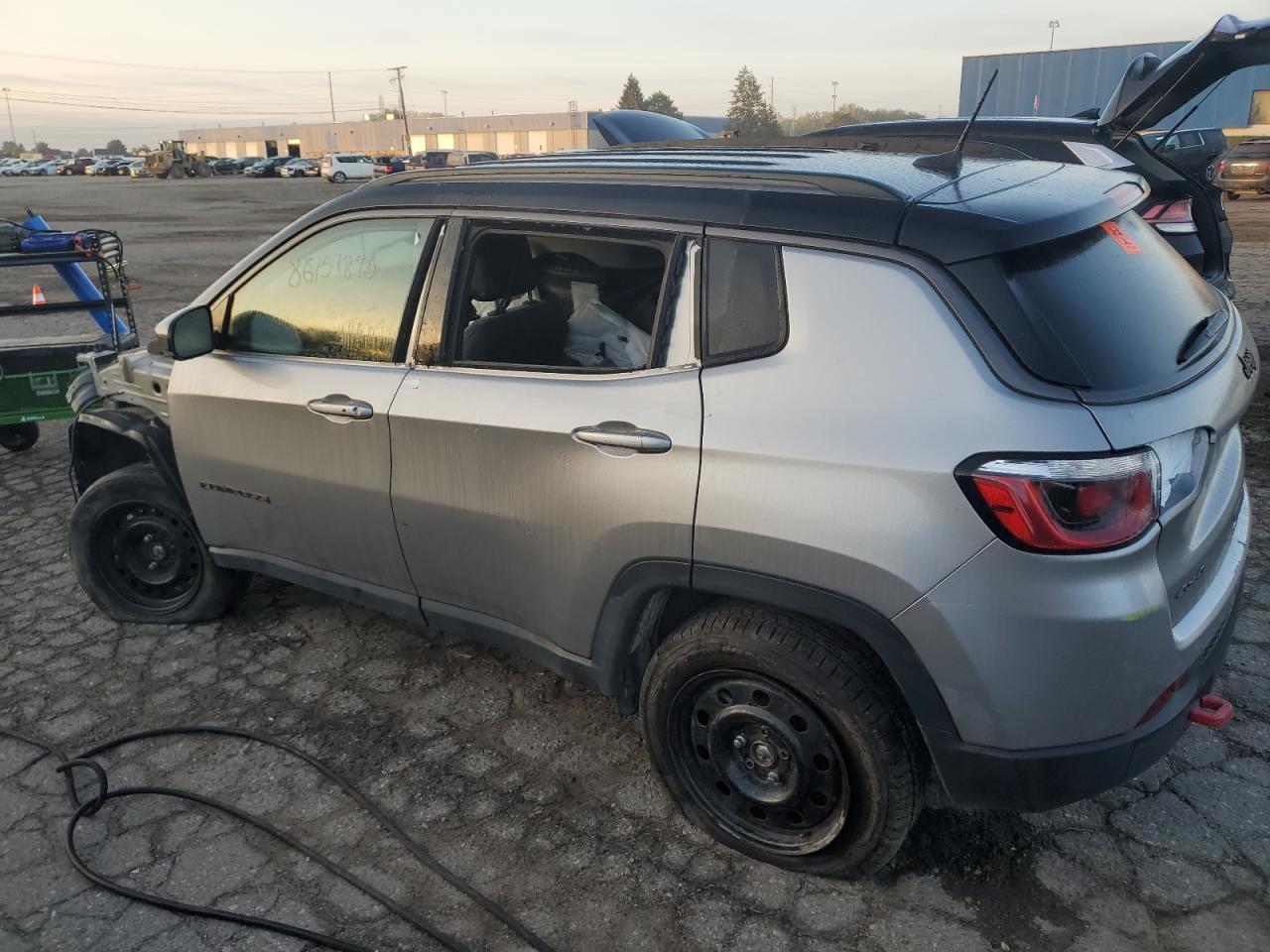 2019 JEEP COMPASS TRAILHAWK photo 2