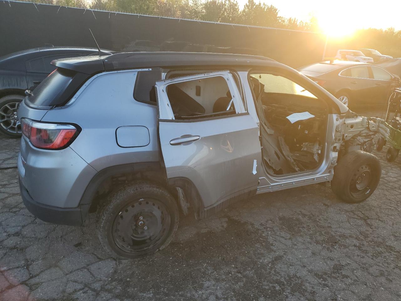 2019 JEEP COMPASS TRAILHAWK photo 3