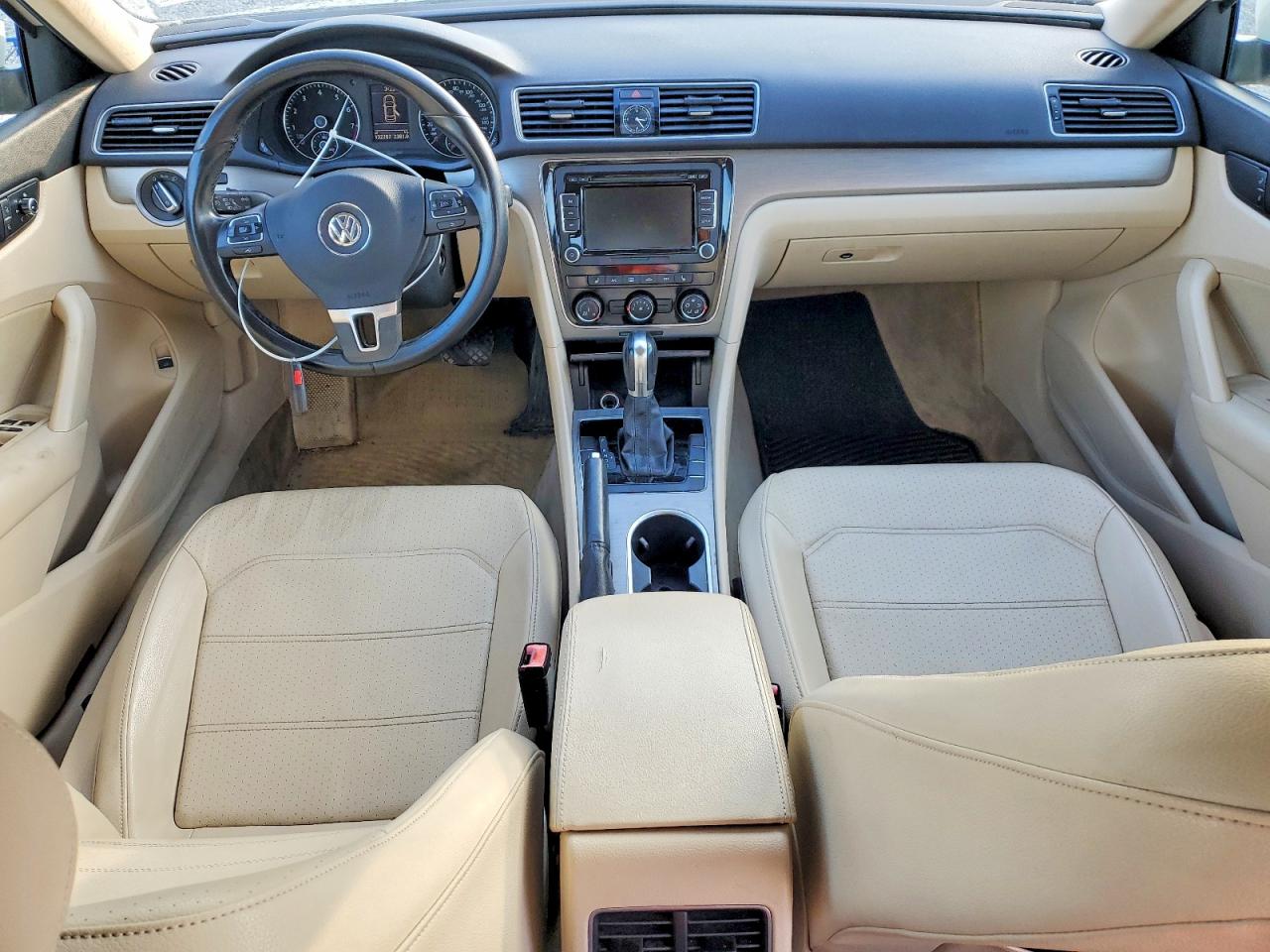 2014 VOLKSWAGEN PASSAT SE photo 8