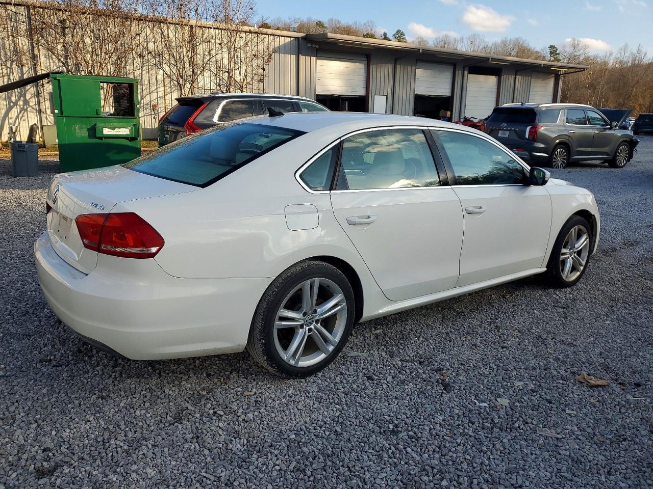 2014 VOLKSWAGEN PASSAT SE photo 3