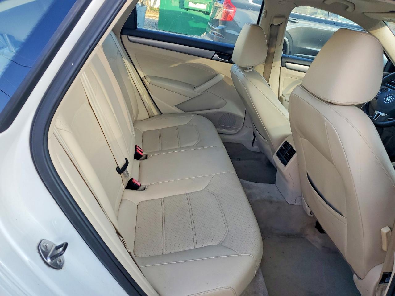 2014 VOLKSWAGEN PASSAT SE photo 10