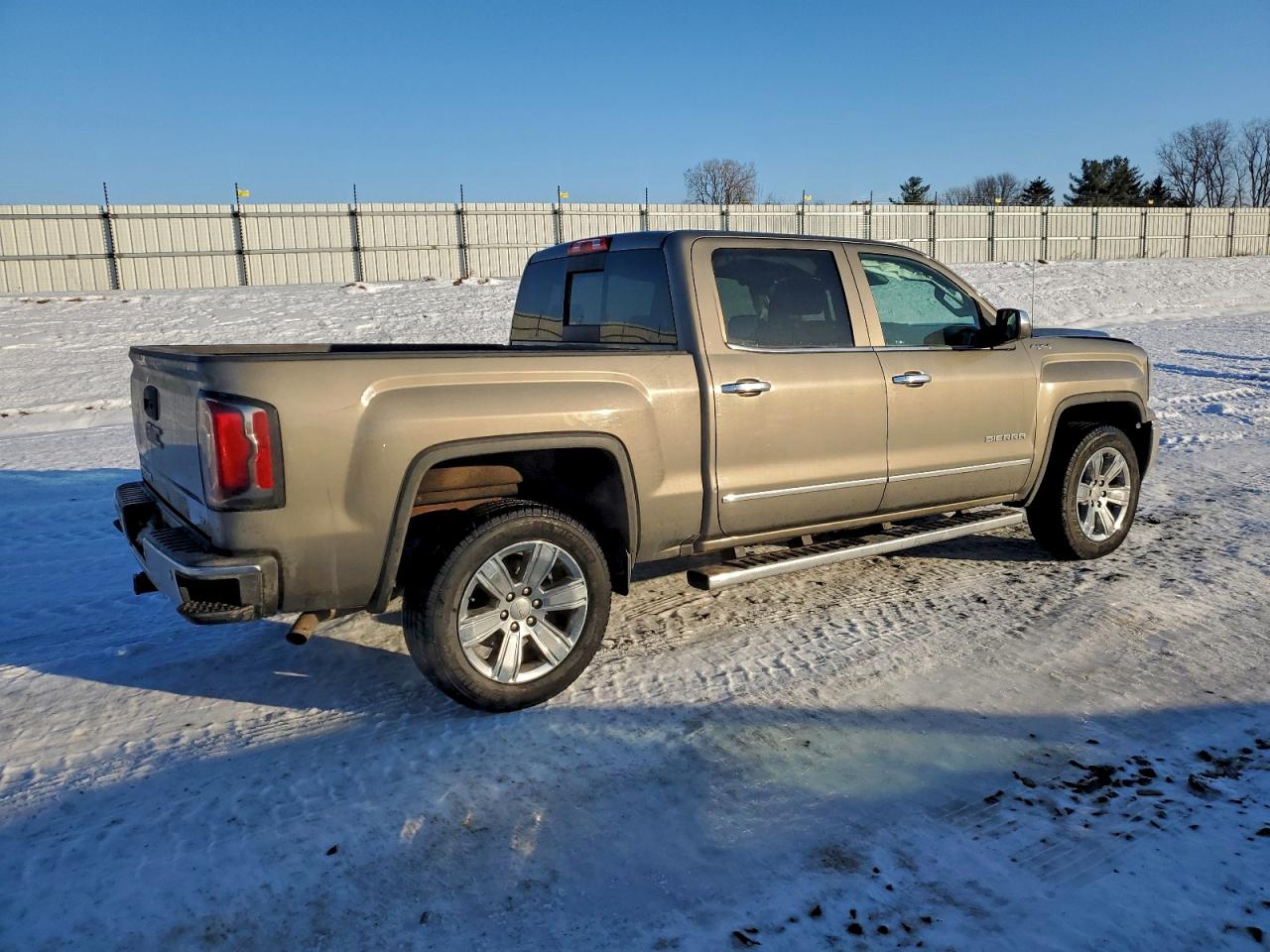 2017 GMC SIERRA K1500 SLT photo 3
