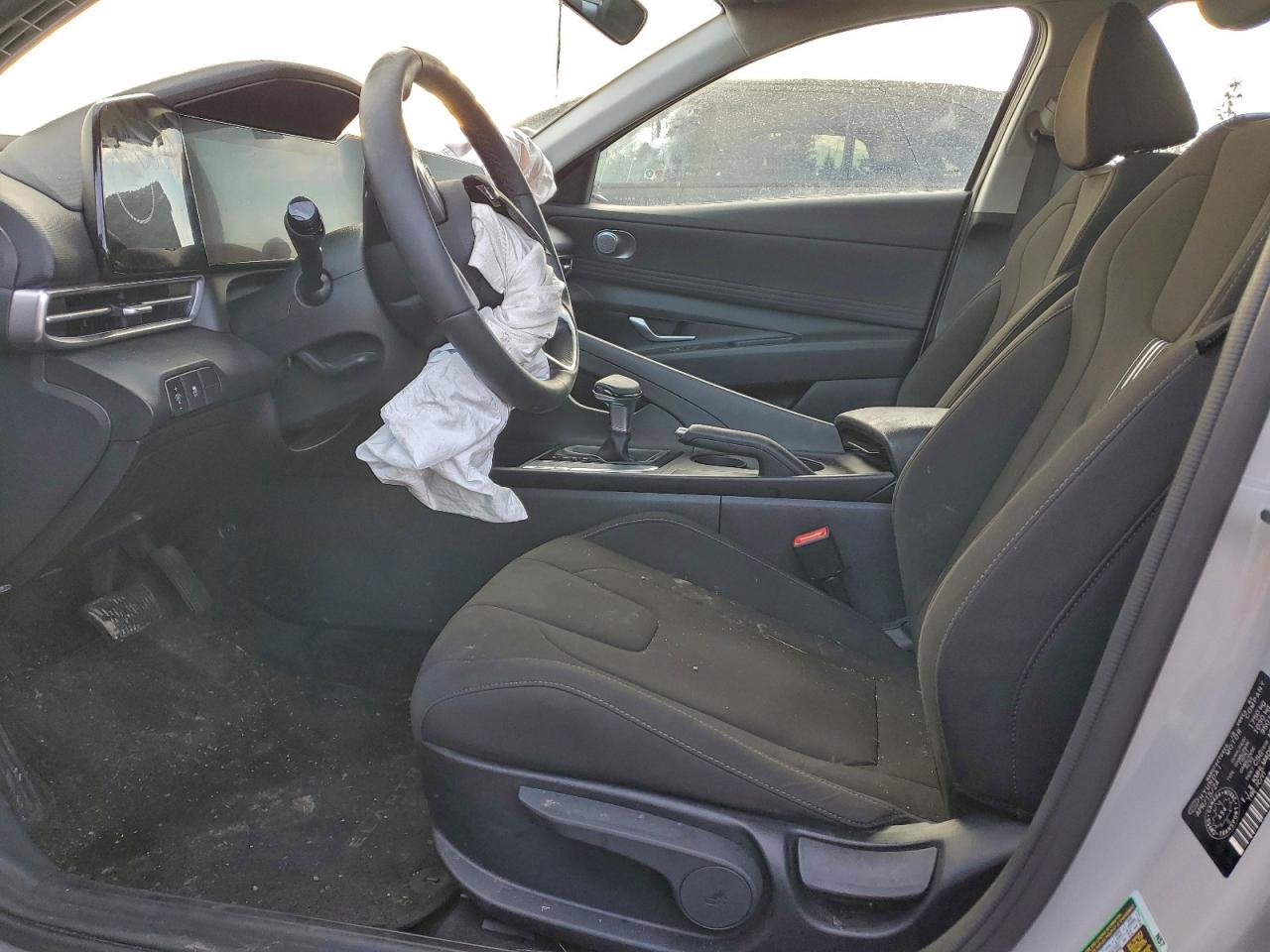 2024 HYUNDAI ELANTRA SEL photo 7