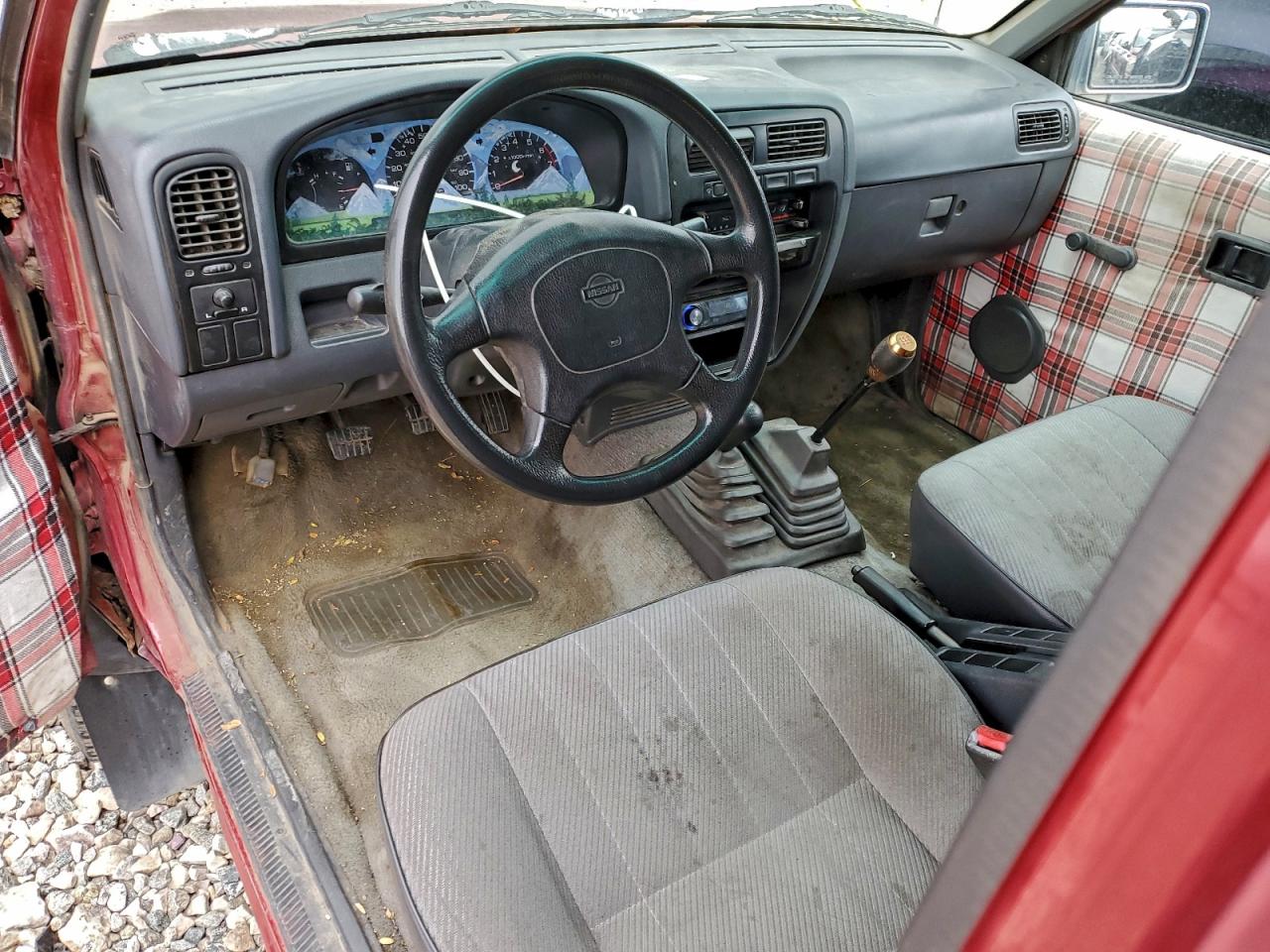 1995 NISSAN TRUCK KING CAB SE photo 8
