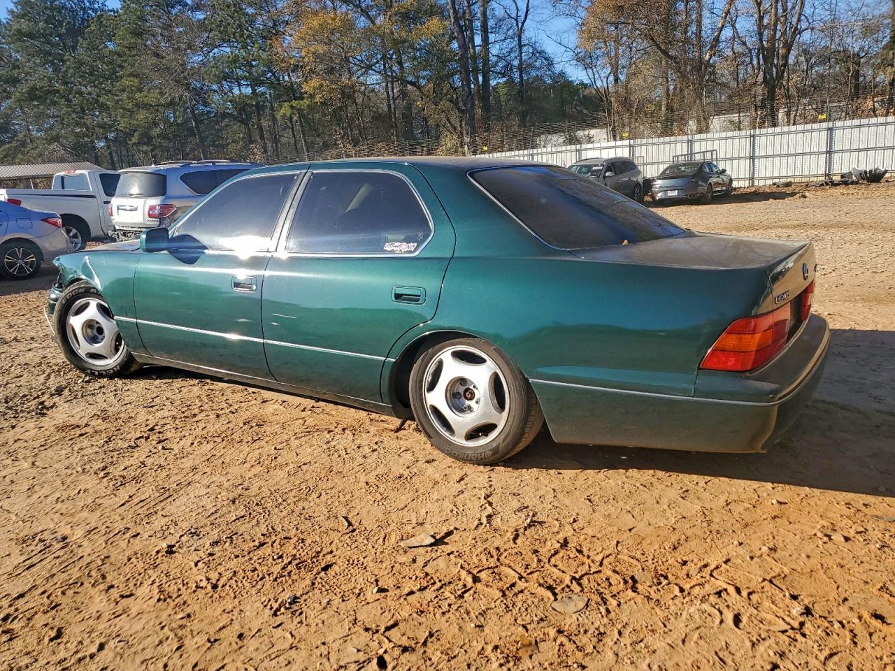 1999 LEXUS LS 400 photo 2
