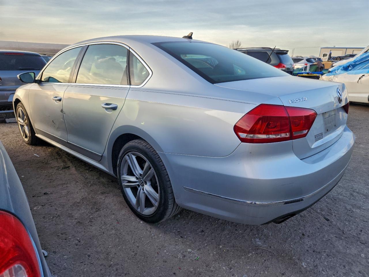 2012 VOLKSWAGEN PASSAT photo 3
