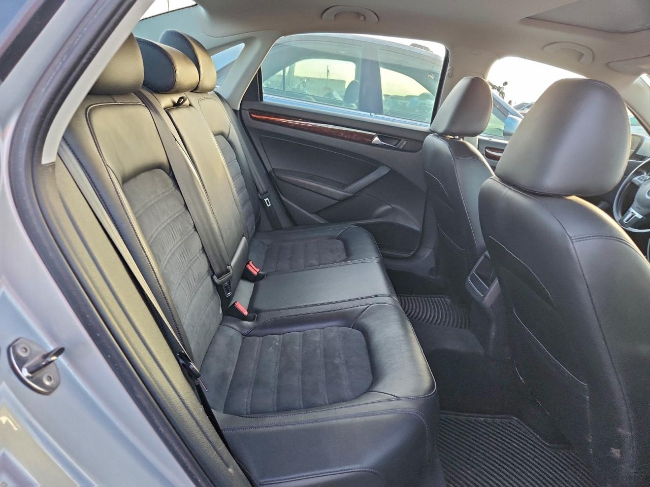 2012 VOLKSWAGEN PASSAT photo 19