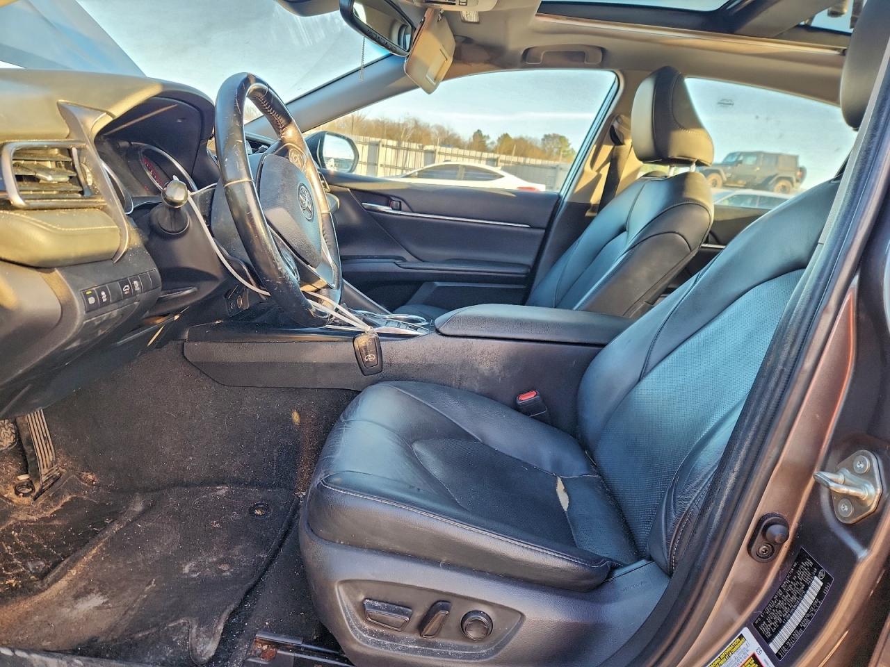 2019 TOYOTA CAMRY XSE photo 7