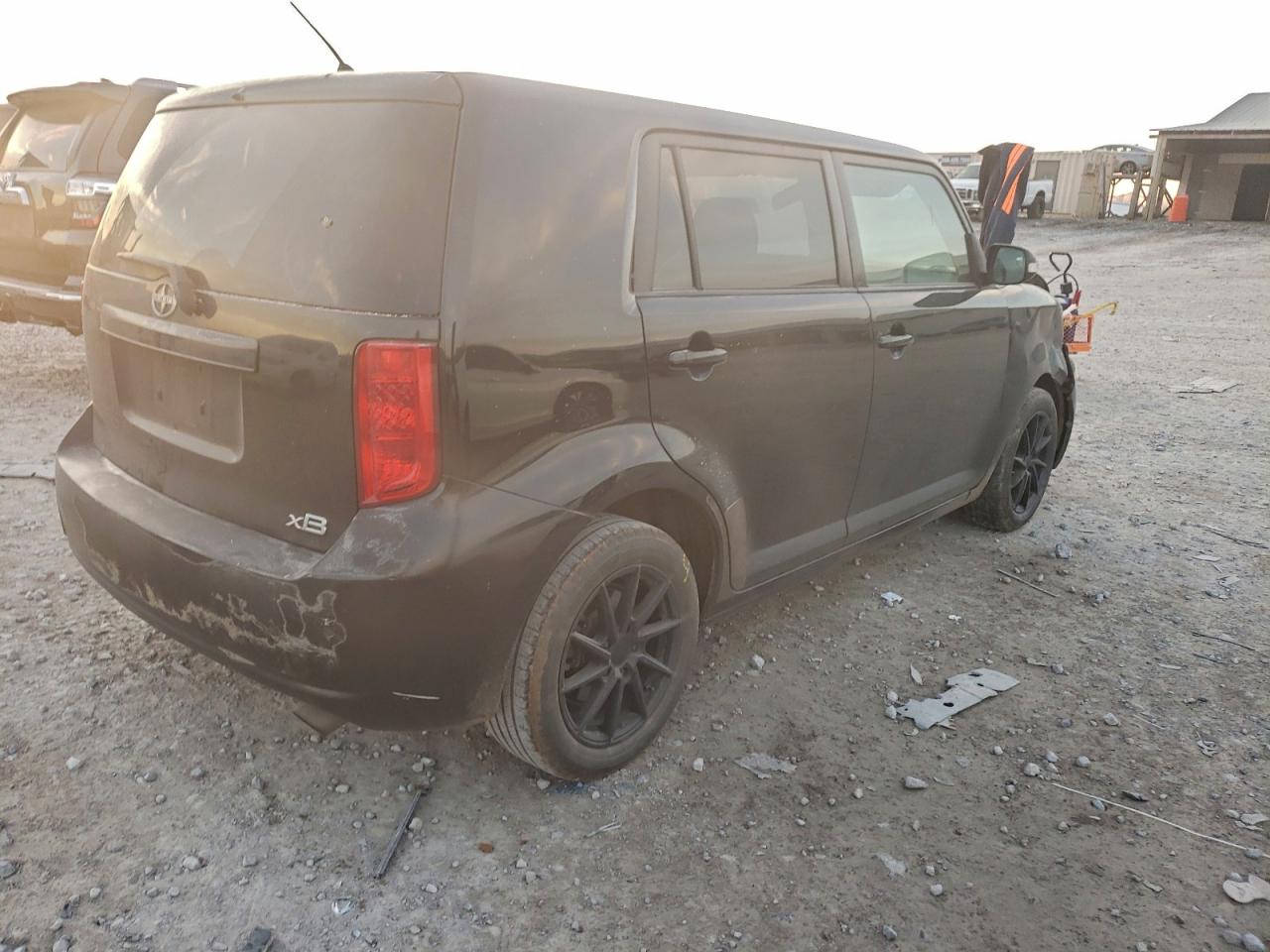 2008 TOYOTA SCION XB photo 3