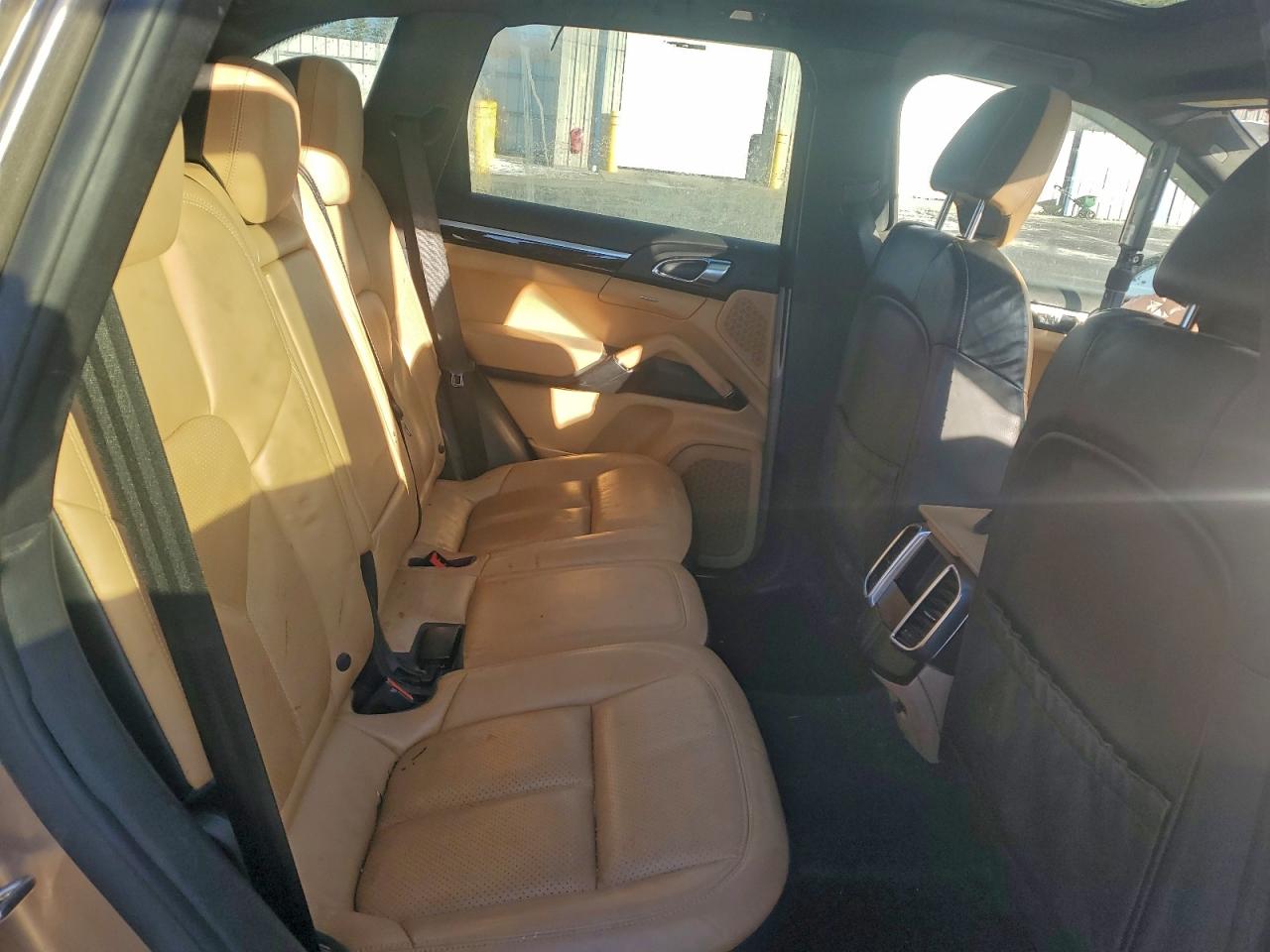 2016 PORSCHE CAYENNE photo 10