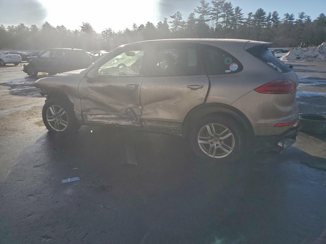 2016 PORSCHE CAYENNE photo 2