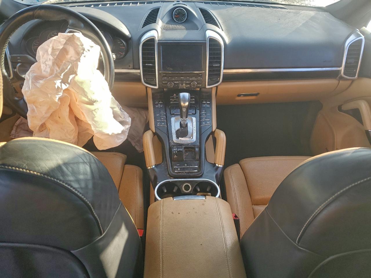2016 PORSCHE CAYENNE photo 8