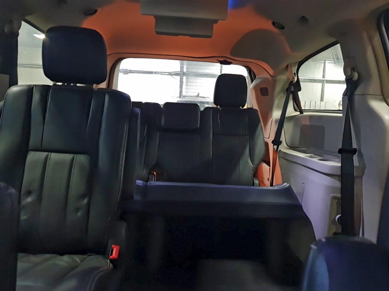 2012 CHRYSLER TOWN & COUNTRY TOURING photo 10