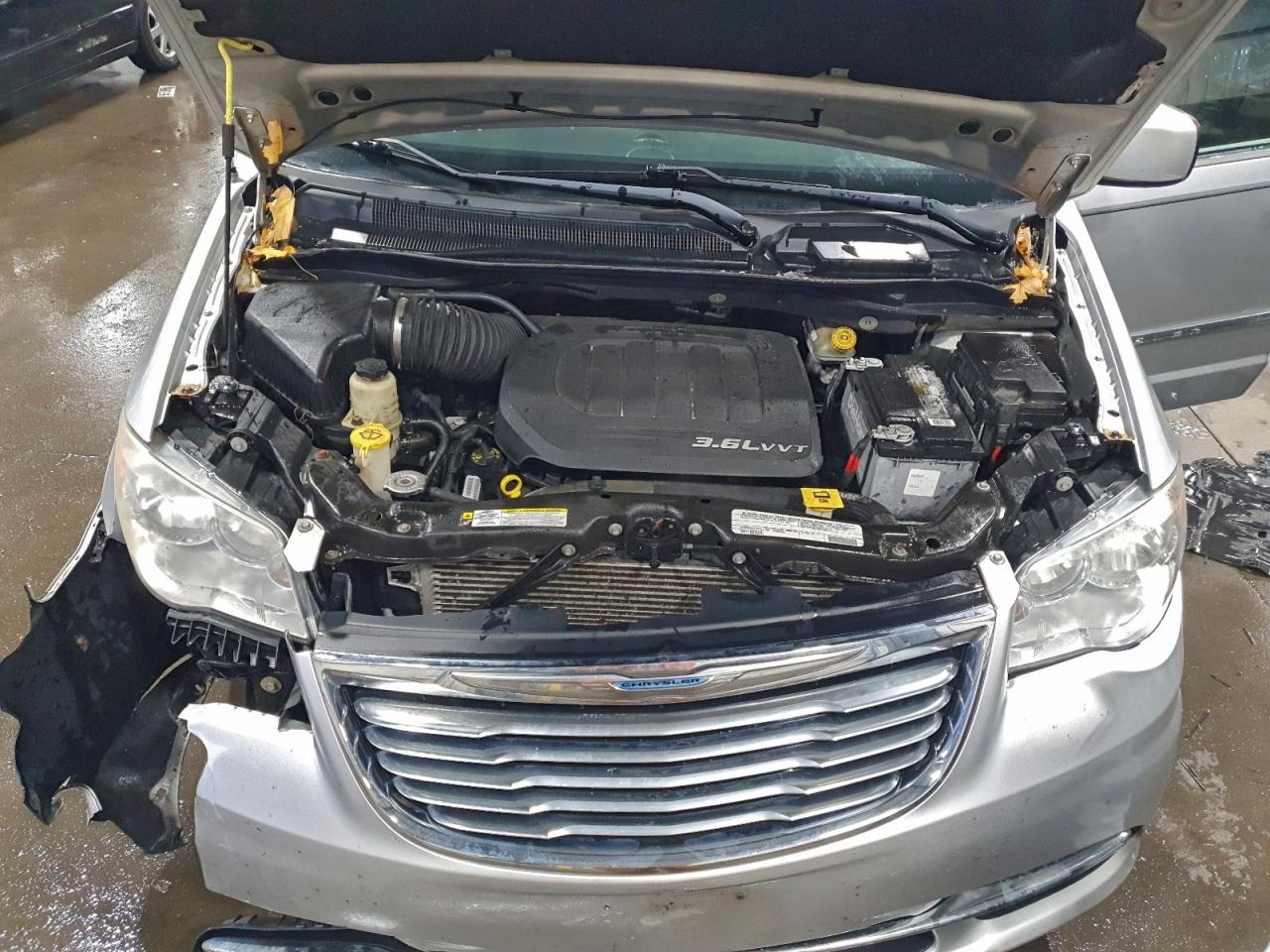 2012 CHRYSLER TOWN & COUNTRY TOURING photo 12