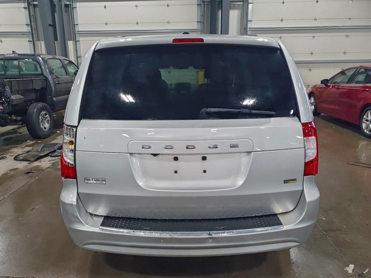 2012 CHRYSLER TOWN & COUNTRY TOURING photo 6