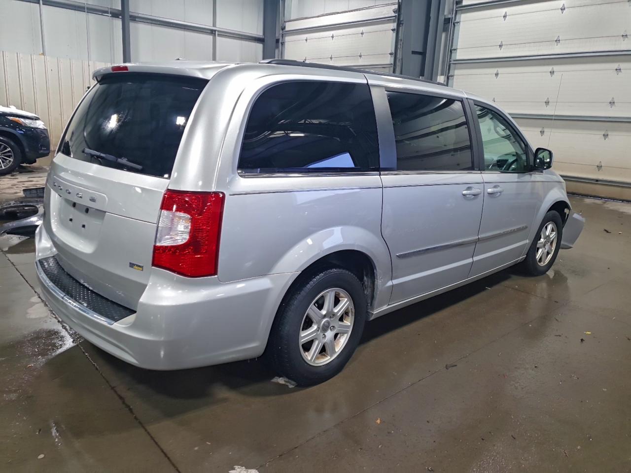 2012 CHRYSLER TOWN & COUNTRY TOURING photo 3