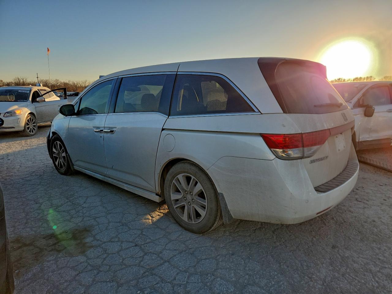 2014 HONDA ODYSSEY TOURING photo 2