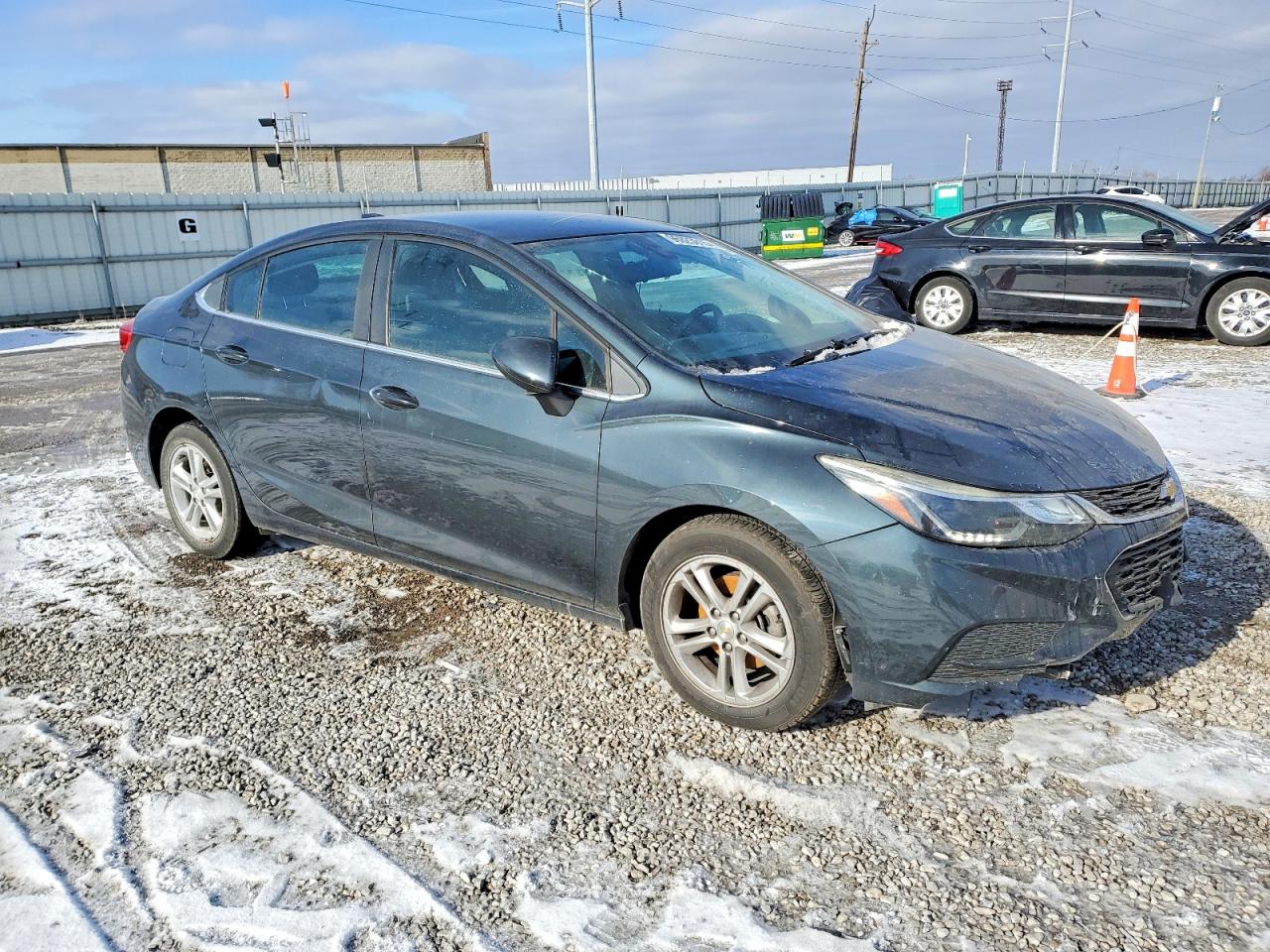 2017 CHEVROLET CRUZE LT photo 4