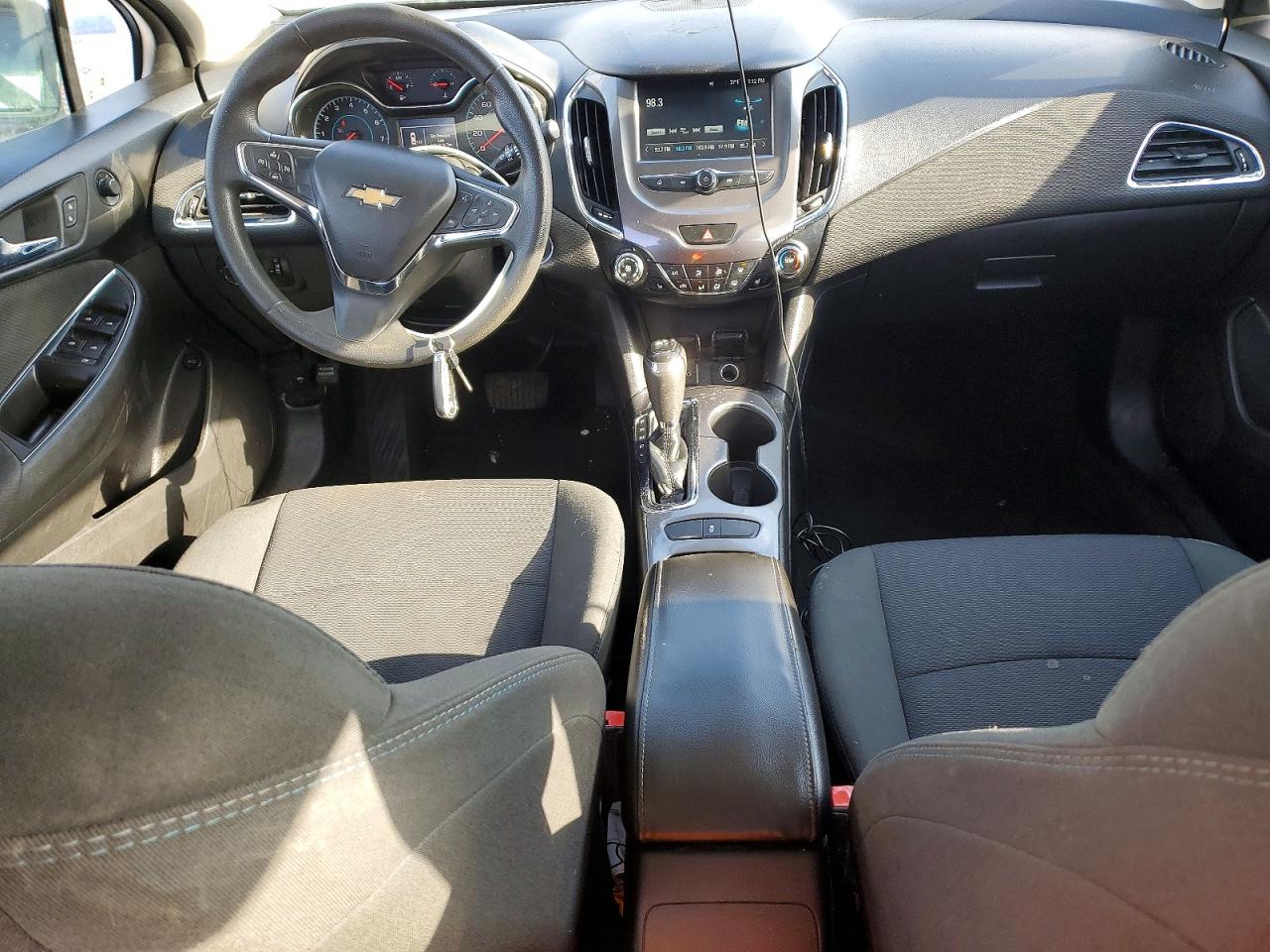 2017 CHEVROLET CRUZE LT photo 8