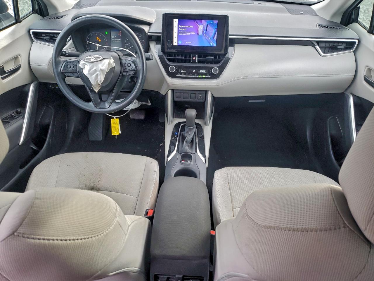 2023 TOYOTA COROLLA CROSS L photo 8