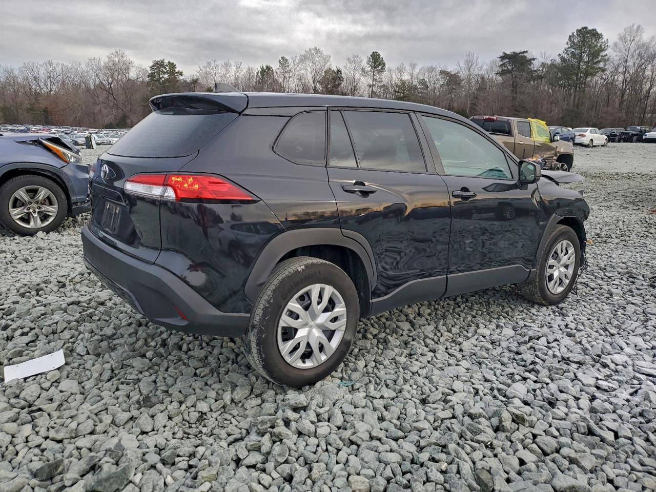 2023 TOYOTA COROLLA CROSS L photo 3