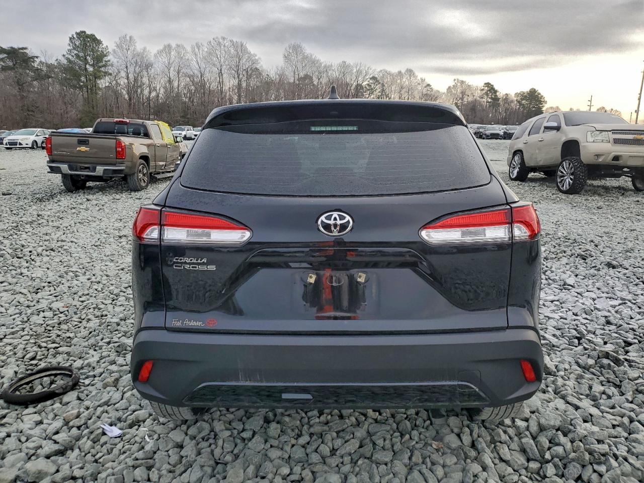 2023 TOYOTA COROLLA CROSS L photo 6