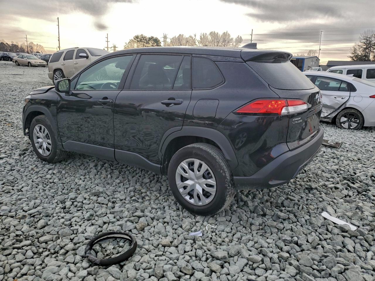 2023 TOYOTA COROLLA CROSS L photo 2