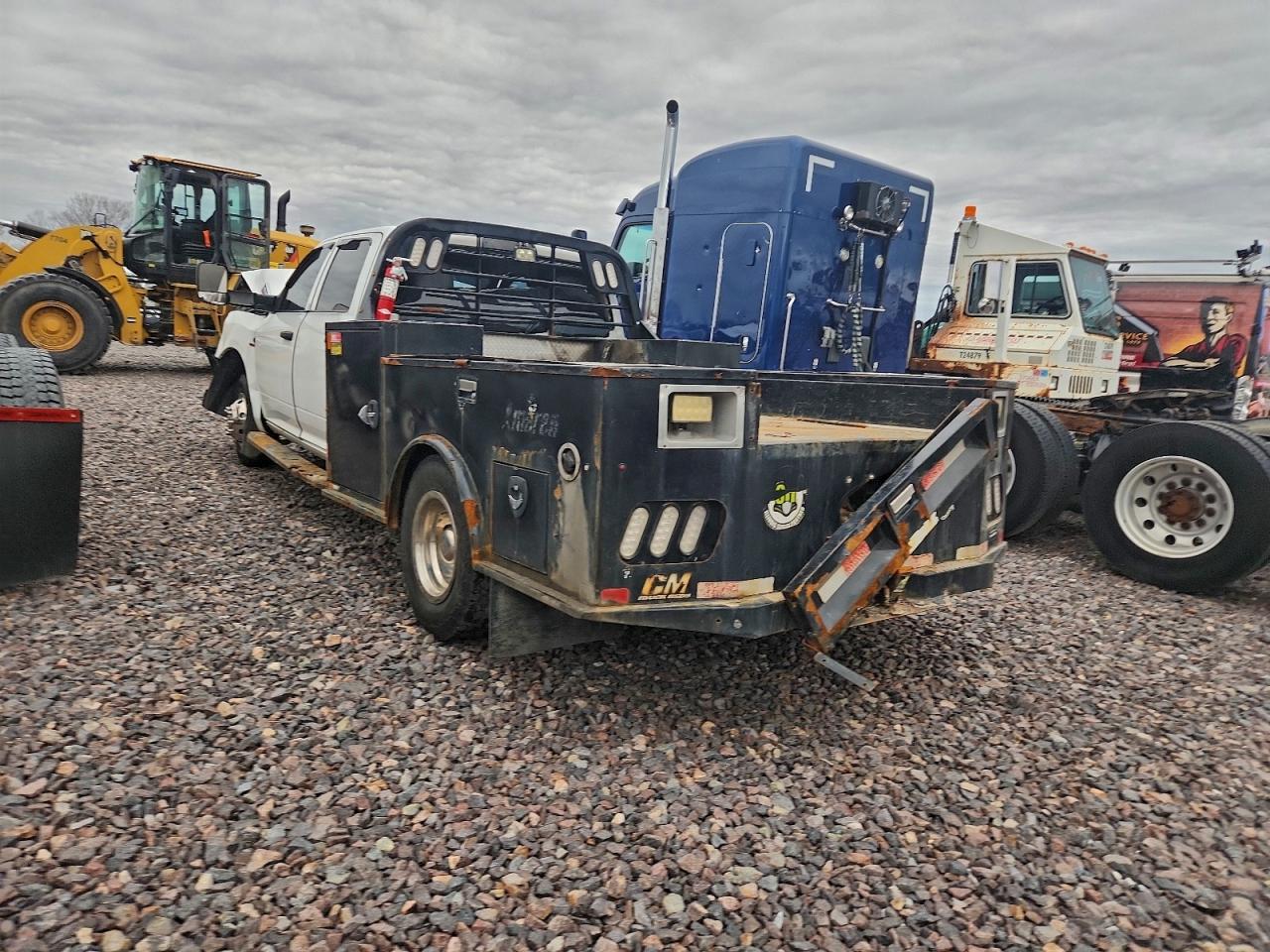 2019 RAM 3500 TRUCK CAB AND CHASSIS photo 2