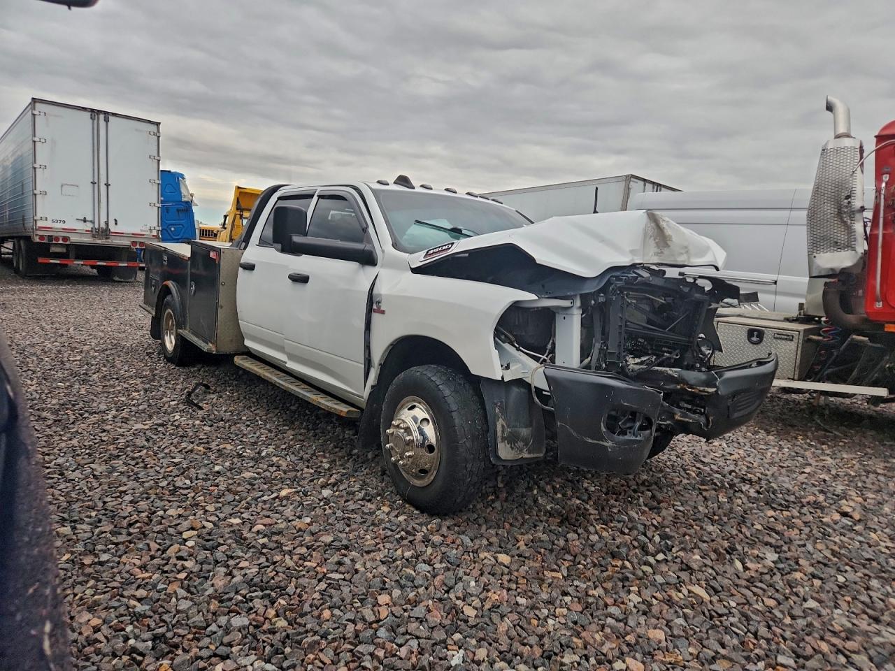 2019 RAM 3500 TRUCK CAB AND CHASSIS photo 4
