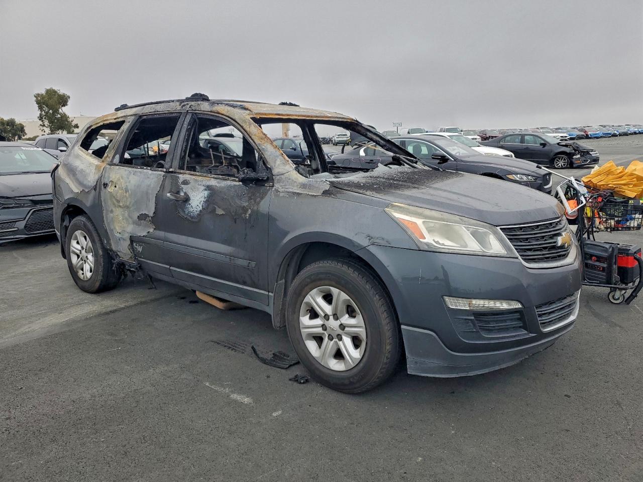 2014 CHEVROLET TRAVERSE LS photo 4
