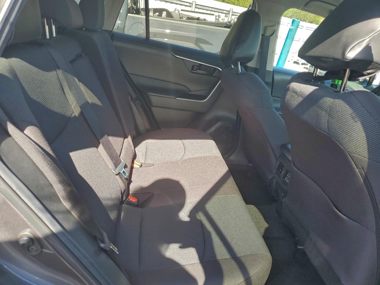 2022 TOYOTA RAV4 LE photo 11