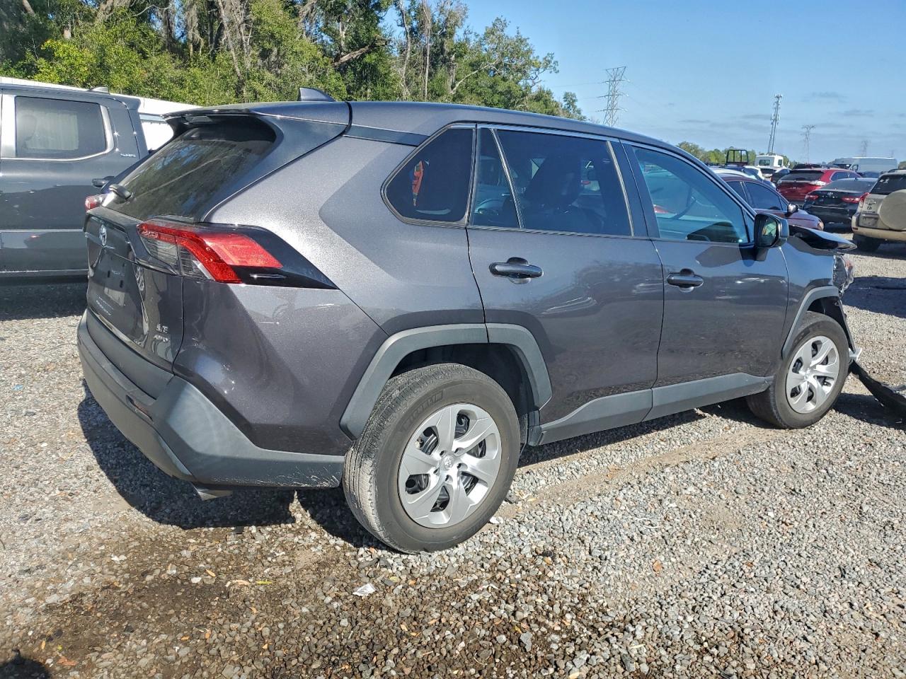 2022 TOYOTA RAV4 LE photo 3