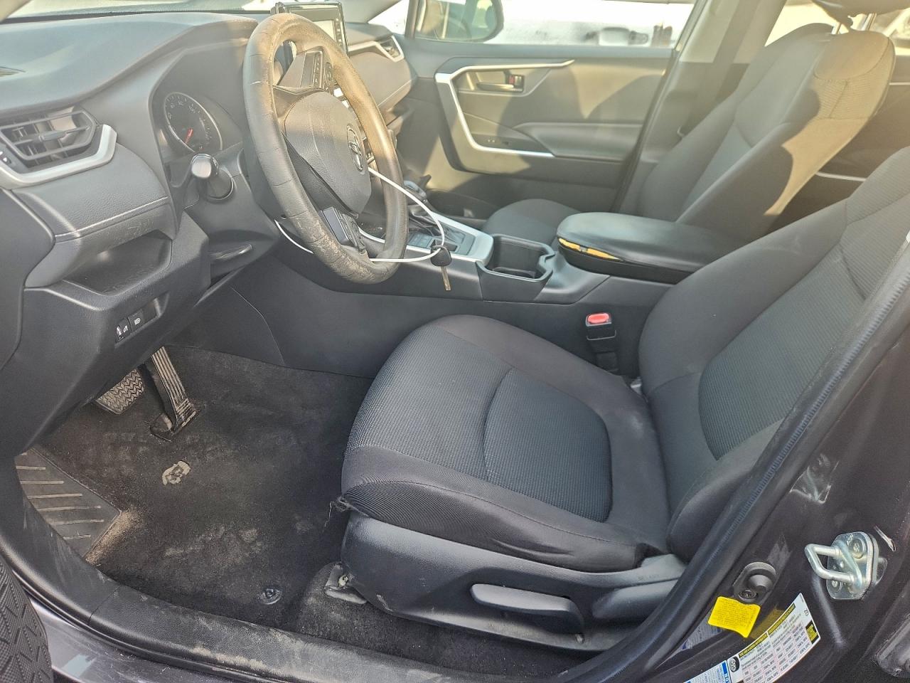 2022 TOYOTA RAV4 LE photo 7