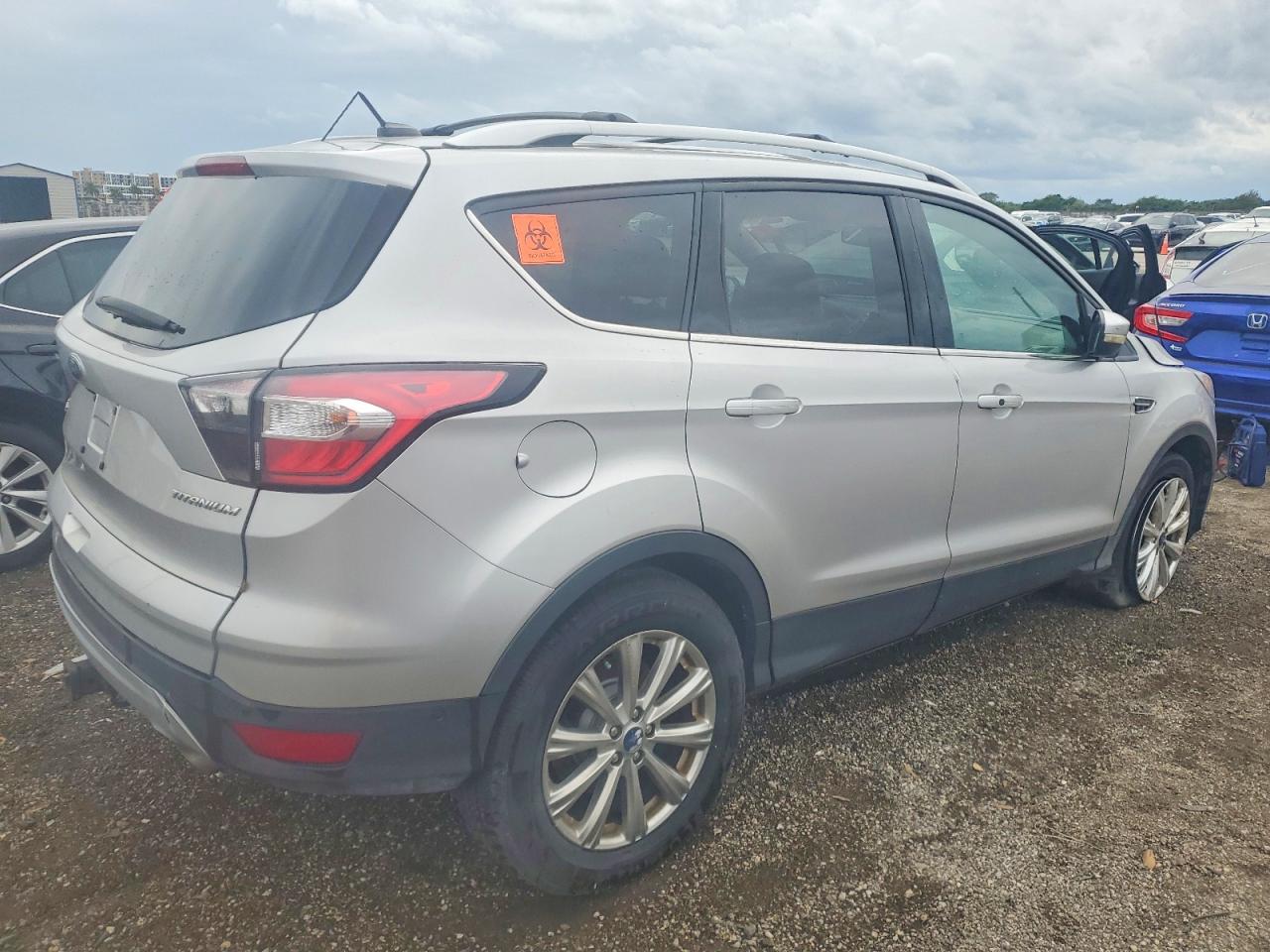 2017 FORD ESCAPE TITANIUM photo 3