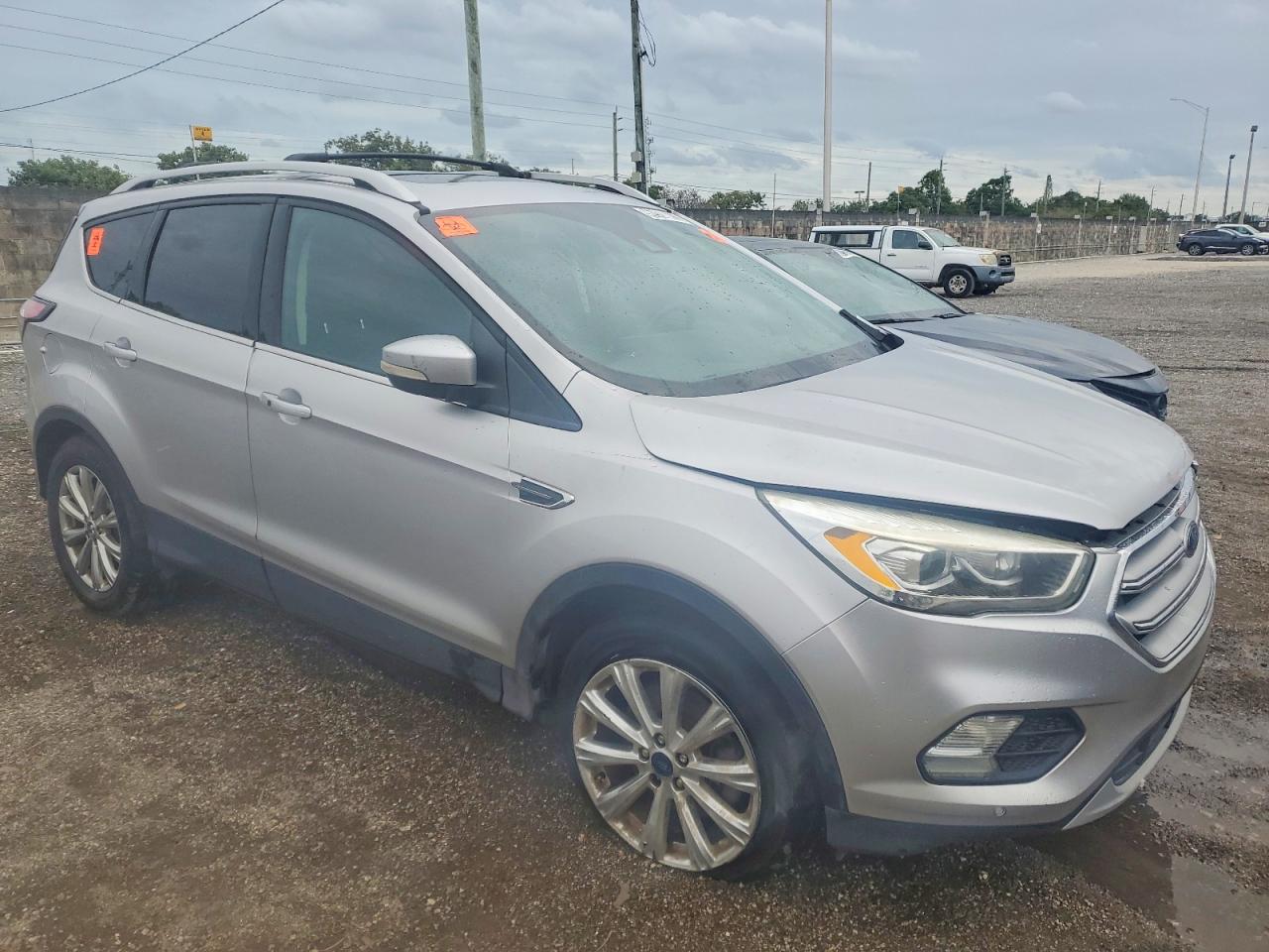 2017 FORD ESCAPE TITANIUM photo 4