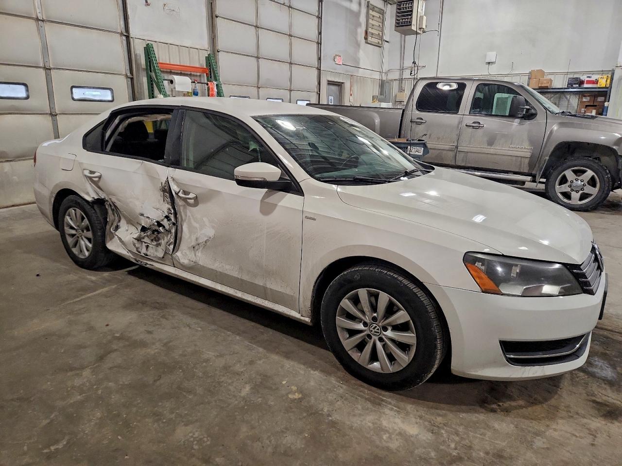 2014 VOLKSWAGEN PASSAT S photo 7