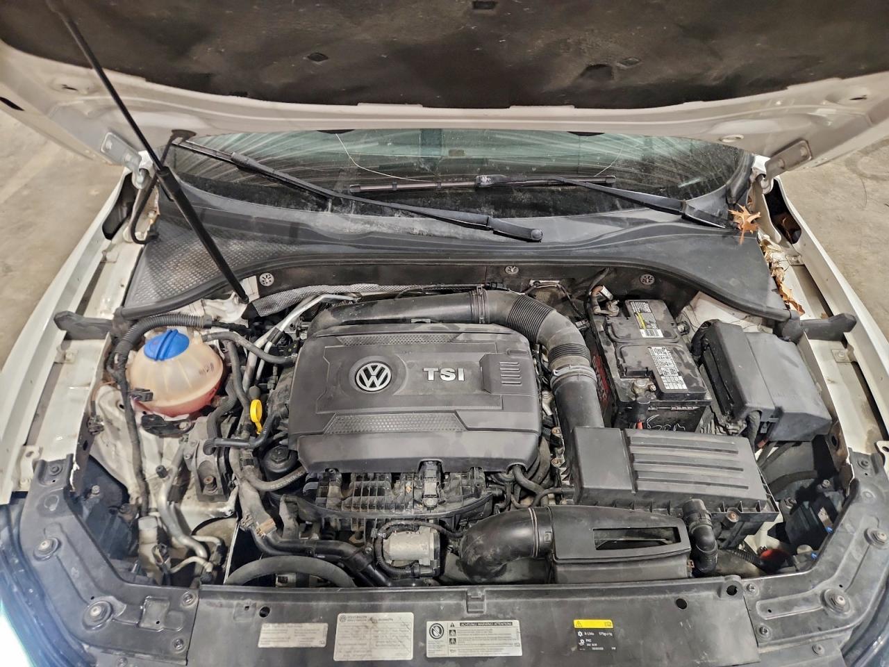 2014 VOLKSWAGEN PASSAT S photo 21
