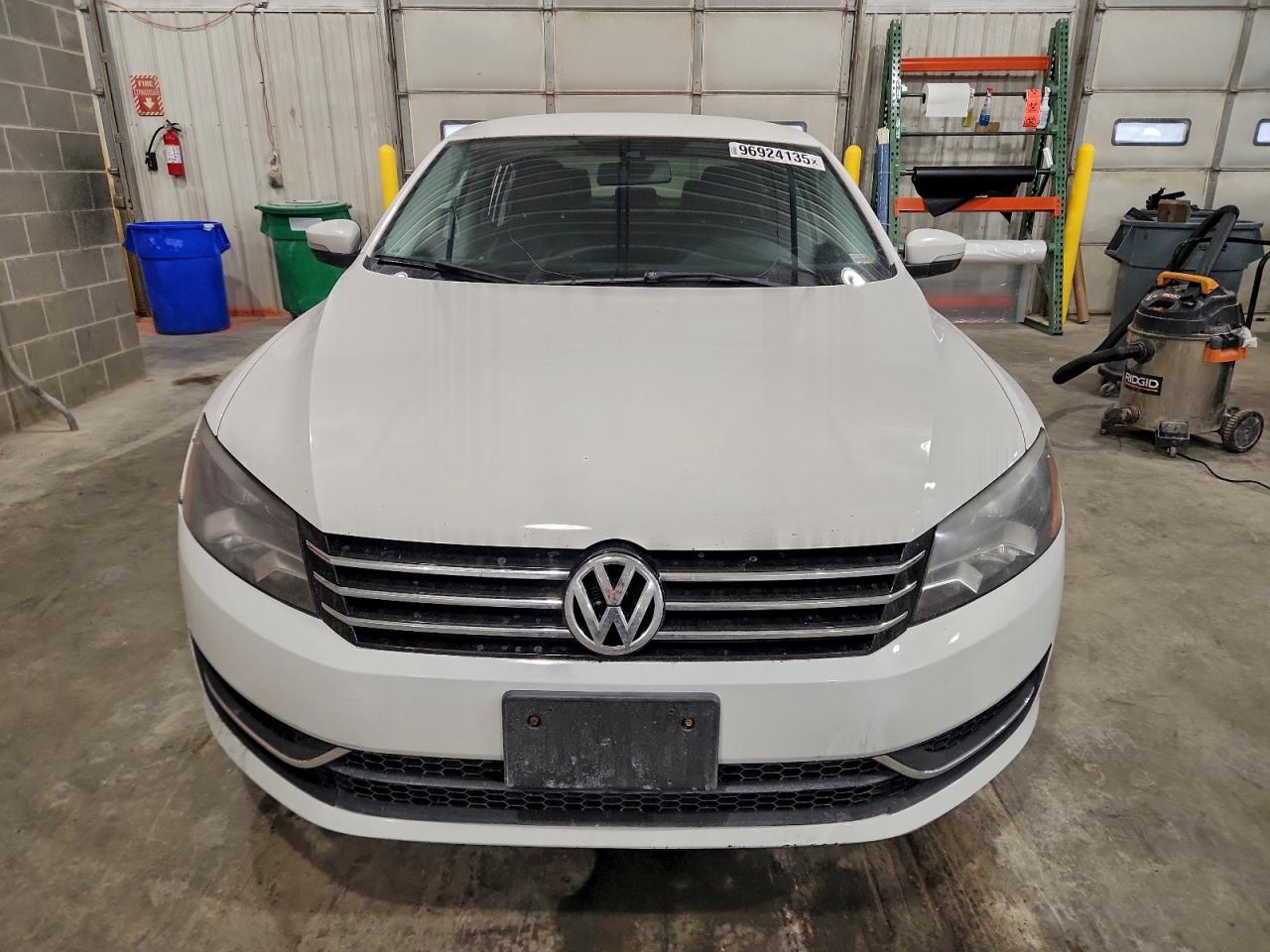 2014 VOLKSWAGEN PASSAT S photo 9