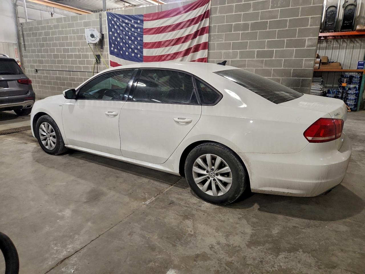 2014 VOLKSWAGEN PASSAT S photo 3