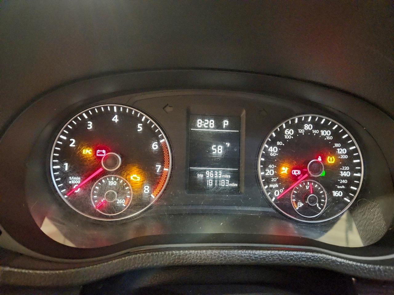 2014 VOLKSWAGEN PASSAT S photo 17