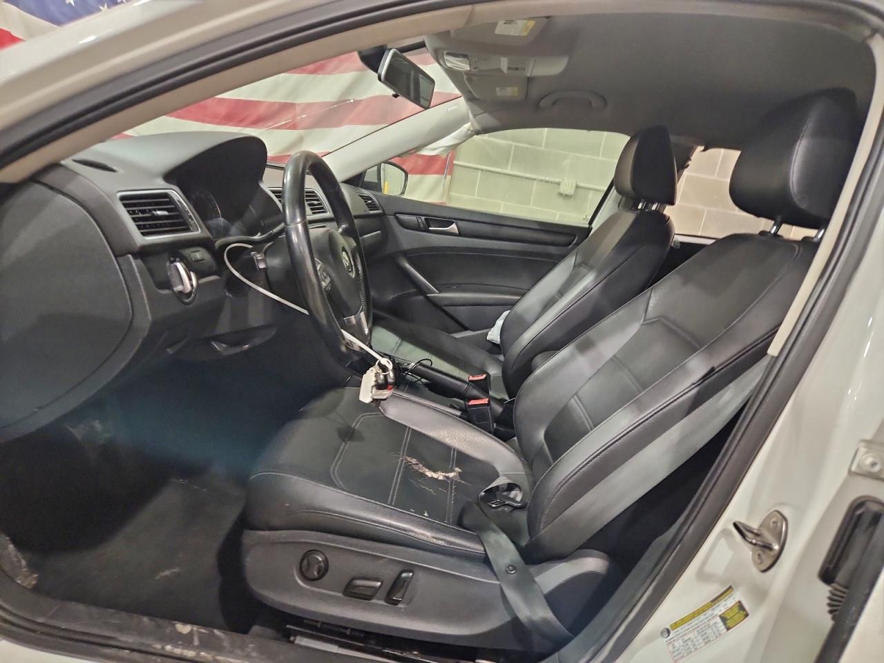 2014 VOLKSWAGEN PASSAT S photo 13