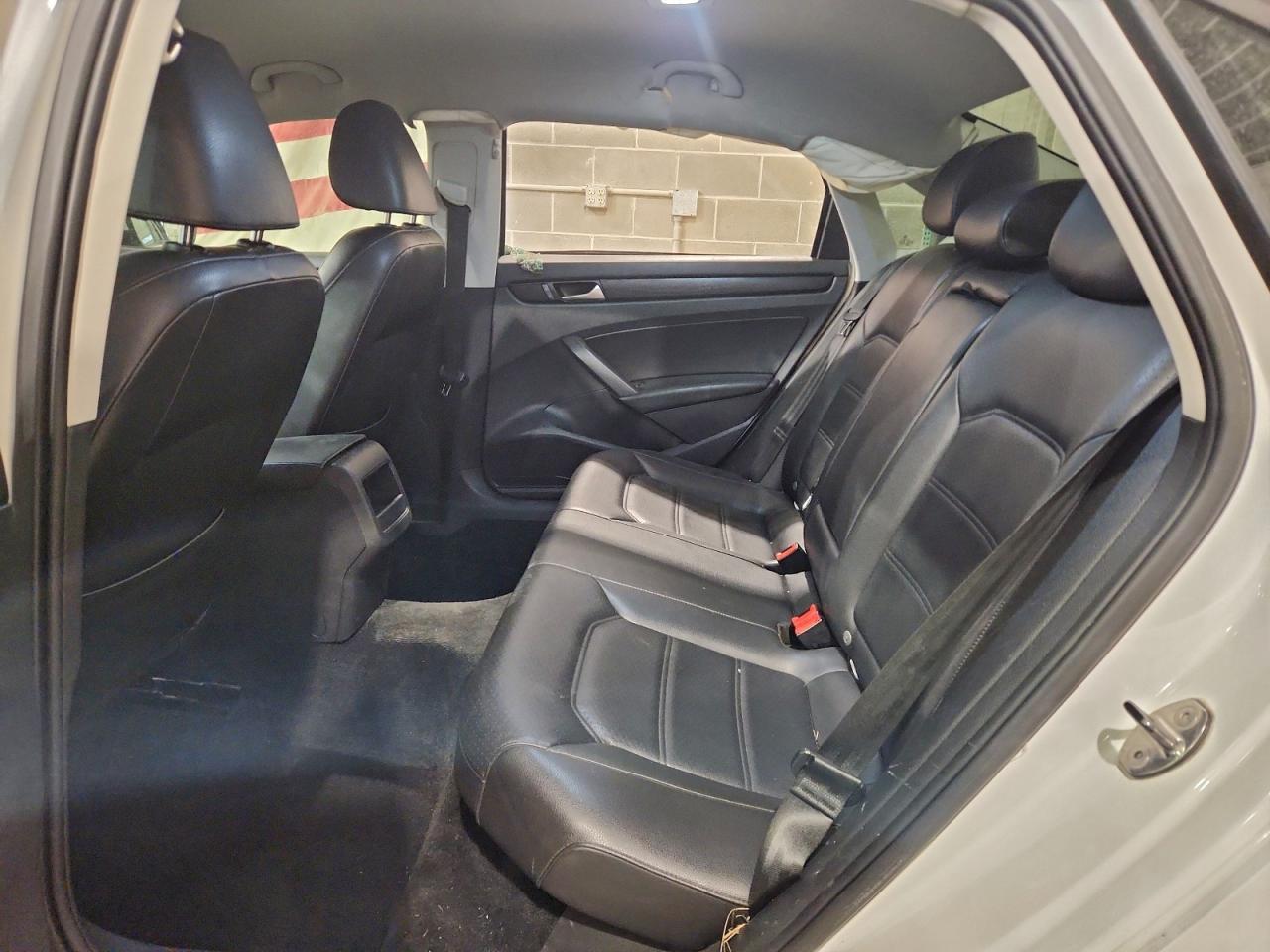 2014 VOLKSWAGEN PASSAT S photo 19