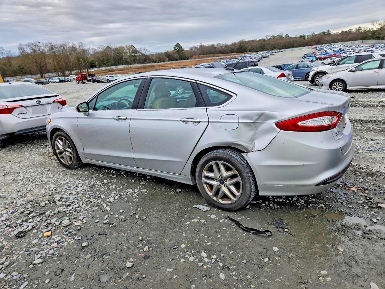 2016 FORD FUSION SE photo 2