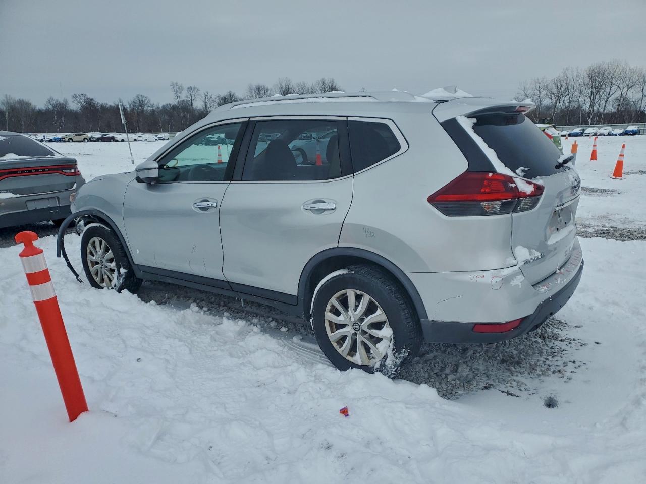 2018 NISSAN ROGUE S photo 2