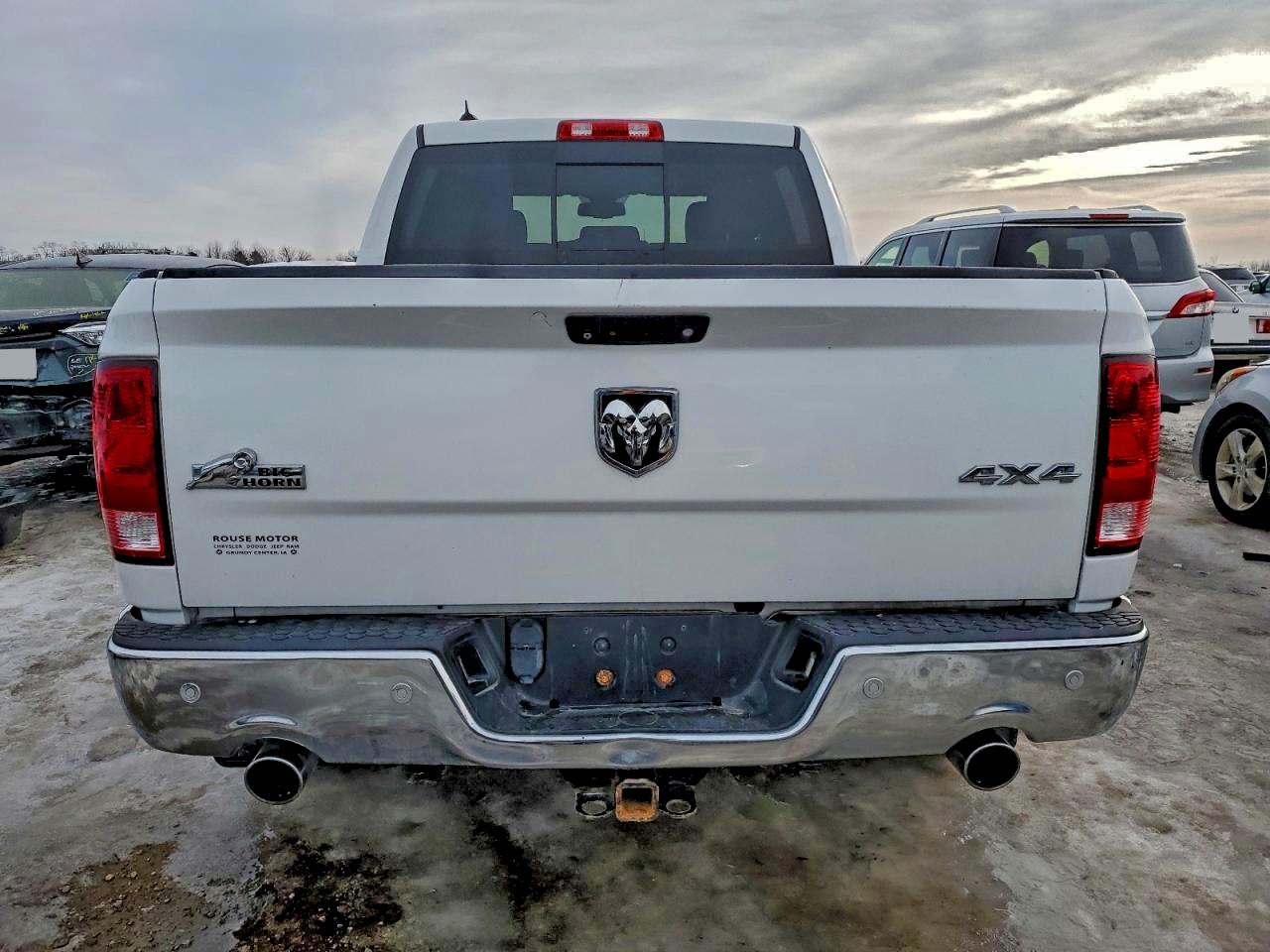 2015 RAM 1500 SLT photo 11
